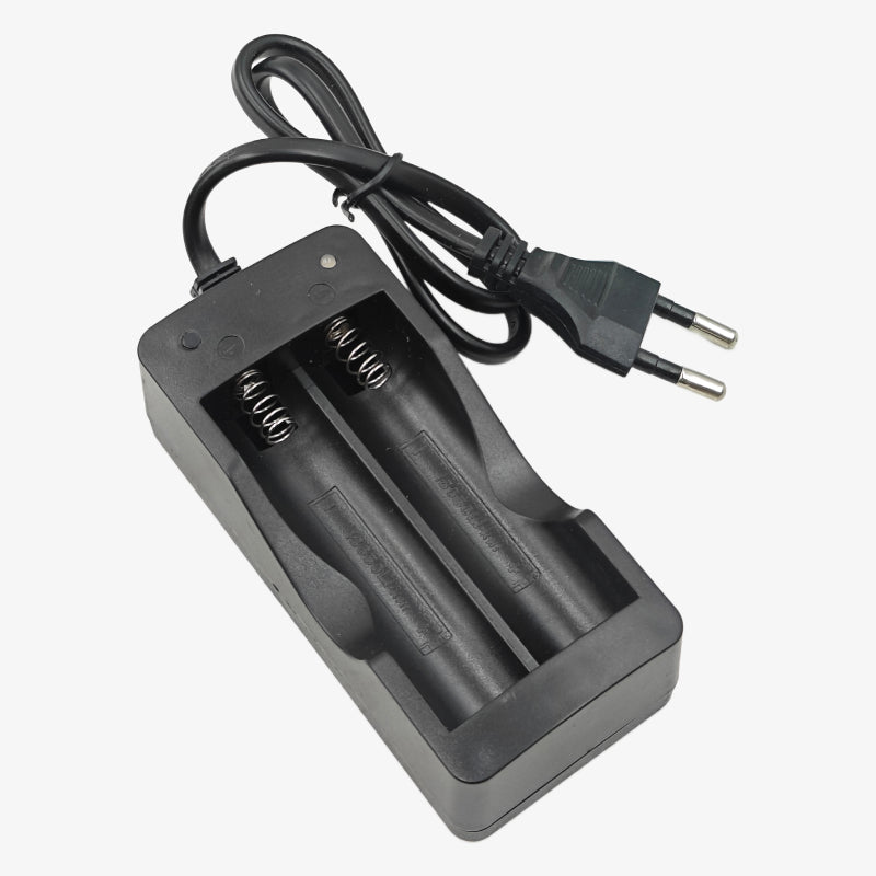 18650 Li-ion Battery Charger with Wire - 2 Cell QuartzComponents 18650 Li-ion Battery Charger with Wire - 2 Cell QuartzComponents