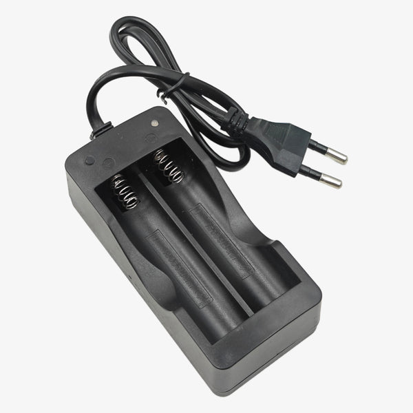 18650 Li-ion Battery Charger with Wire - 2 Cell QuartzComponents 18650 Li-ion Battery Charger with Wire - 2 Cell QuartzComponents